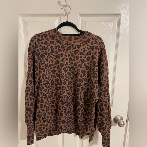 Abercrombie & Fitch Tops - Abercrombie & Fitch Cheetah Pullover
